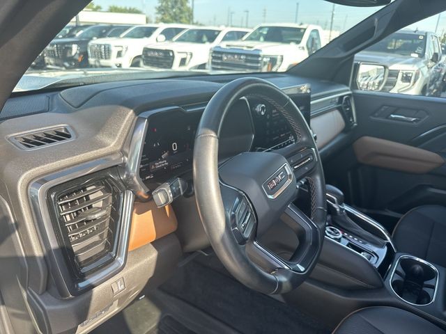 GMC Canyon Vehicle Full-screen Gallery Image 13