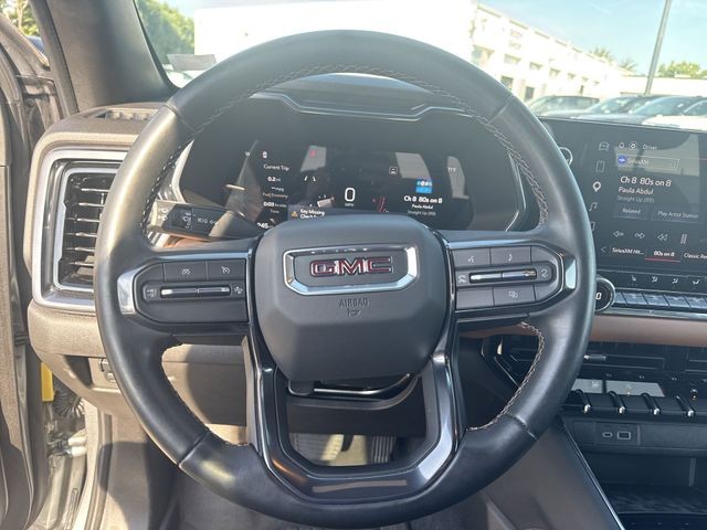 GMC Canyon Vehicle Full-screen Gallery Image 14