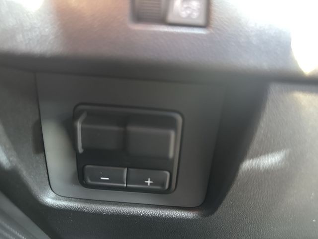 GMC Canyon Vehicle Full-screen Gallery Image 22