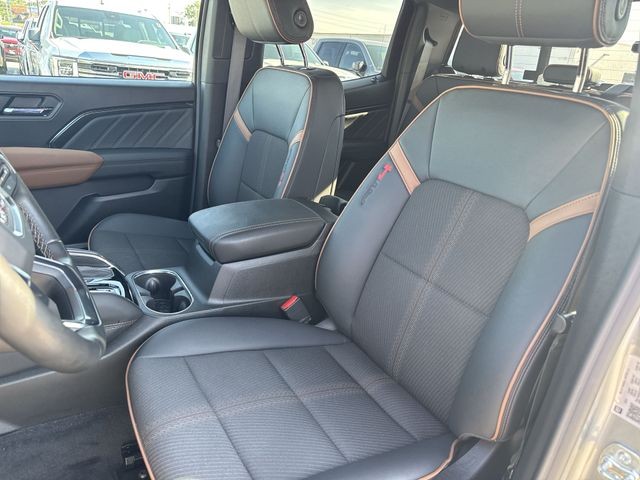 GMC Canyon Vehicle Full-screen Gallery Image 23