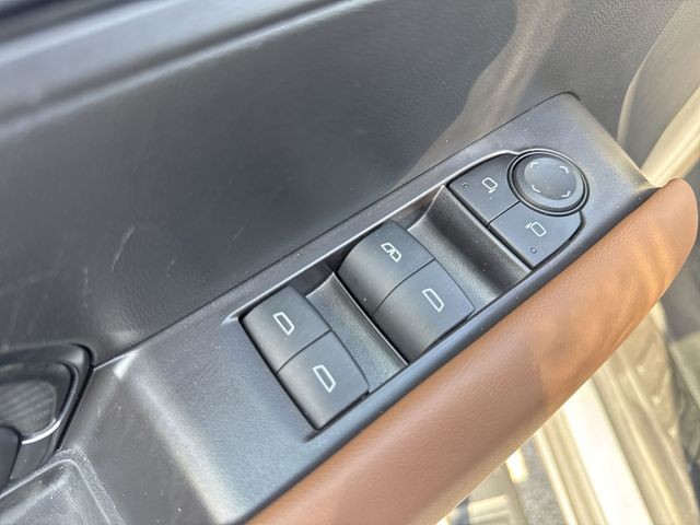 GMC Canyon Vehicle Full-screen Gallery Image 27