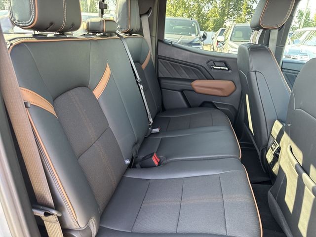 GMC Canyon Vehicle Full-screen Gallery Image 30