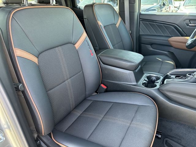 GMC Canyon Vehicle Full-screen Gallery Image 31