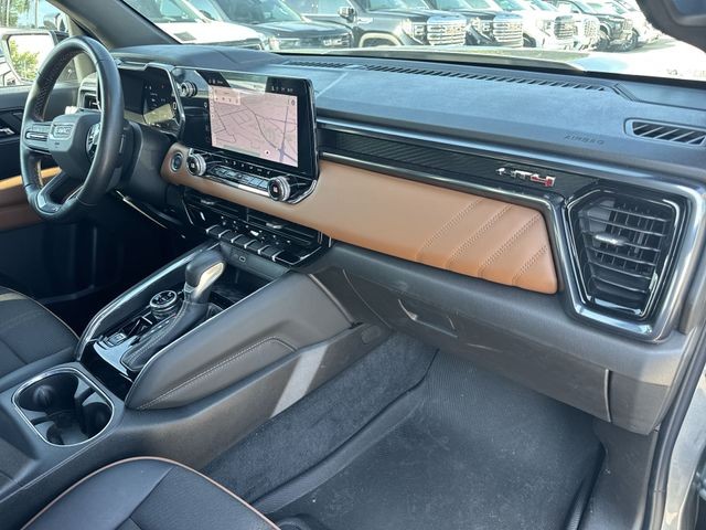 GMC Canyon Vehicle Full-screen Gallery Image 32