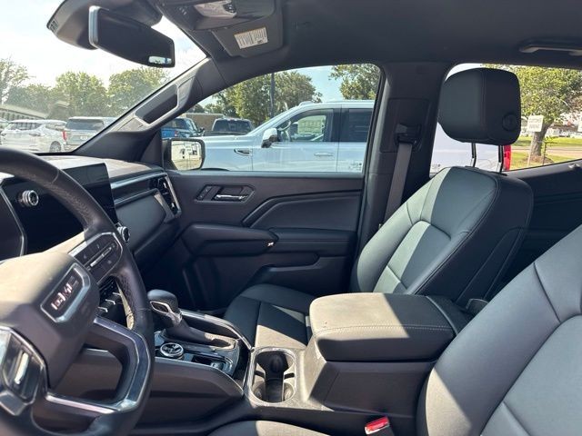 GMC Canyon Vehicle Full-screen Gallery Image 15