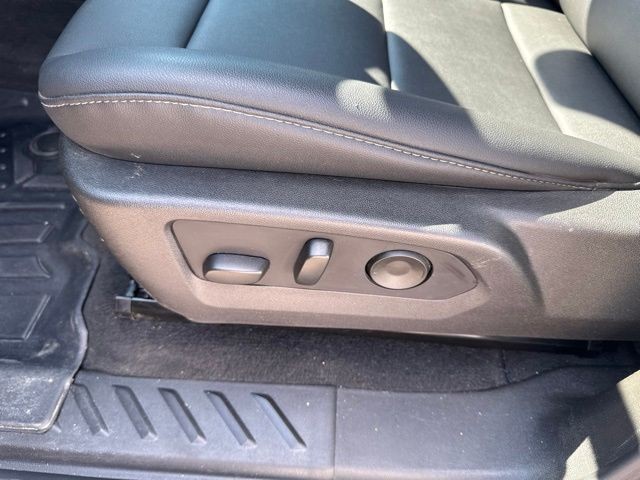 GMC Canyon Vehicle Full-screen Gallery Image 19