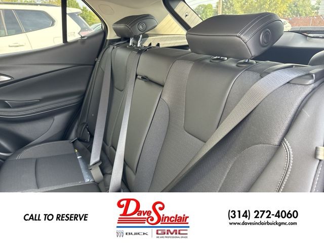 Buick Encore GX Vehicle Full-screen Gallery Image 21