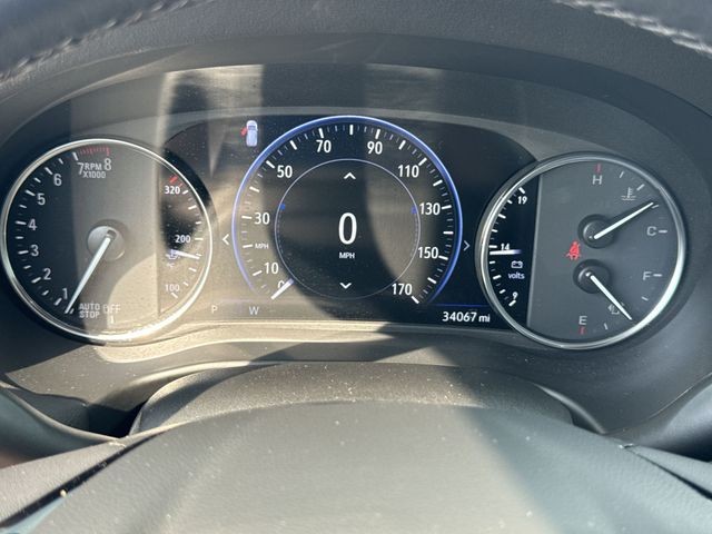 Buick Enclave Vehicle Full-screen Gallery Image 15