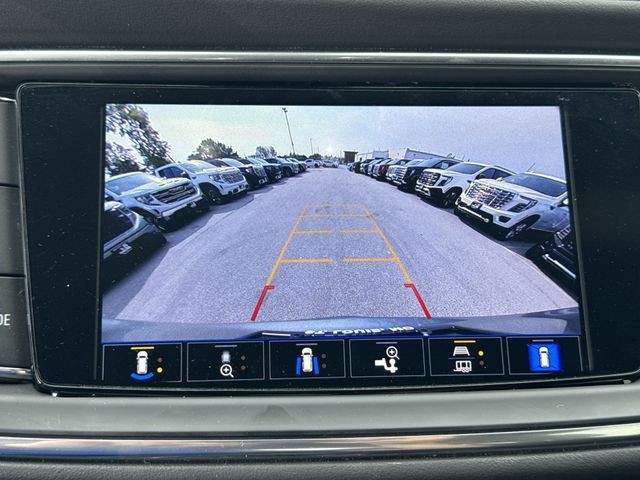Buick Enclave Vehicle Full-screen Gallery Image 19
