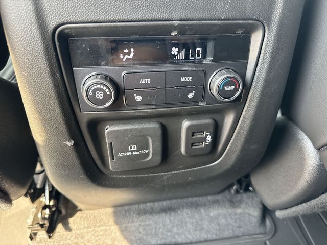 Buick Enclave Vehicle Full-screen Gallery Image 26