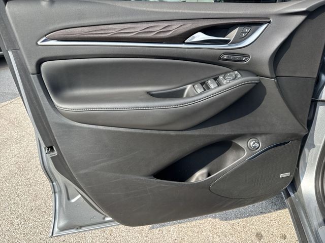 Buick Enclave Vehicle Full-screen Gallery Image 27
