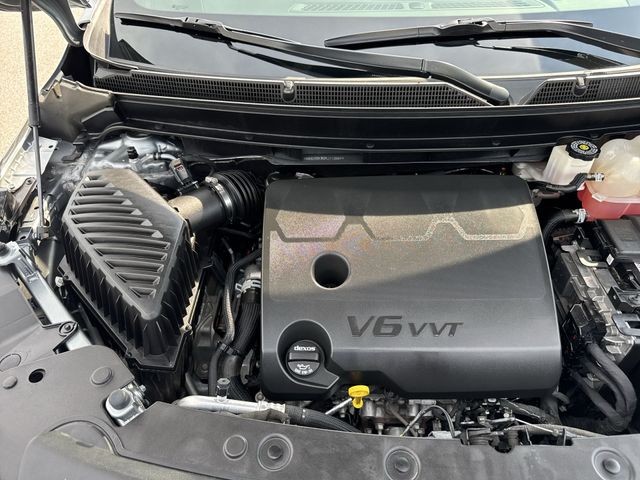 Buick Enclave Vehicle Full-screen Gallery Image 35