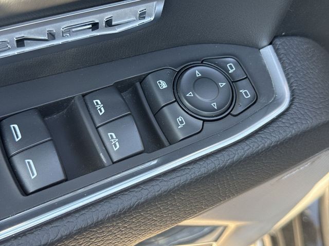 GMC Sierra 1500 Vehicle Full-screen Gallery Image 28
