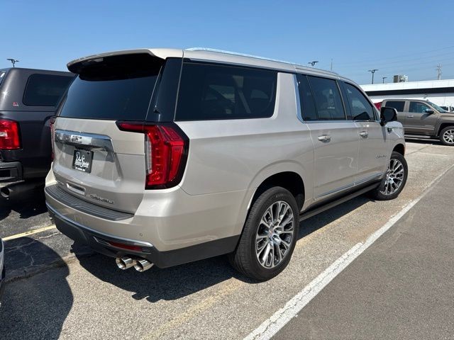 GMC Yukon XL Vehicle Full-screen Gallery Image 11