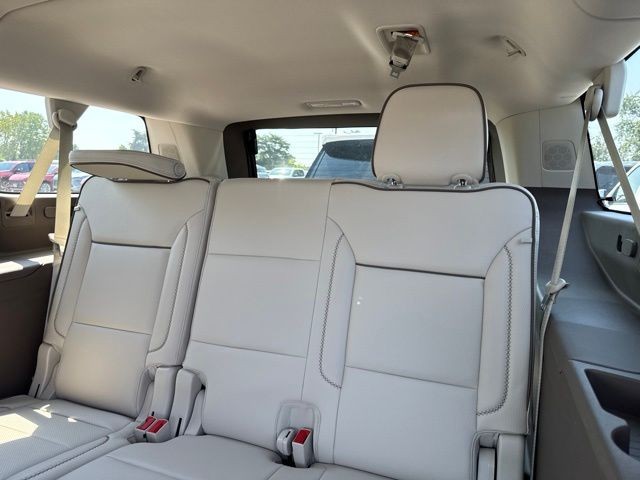 GMC Yukon XL Vehicle Full-screen Gallery Image 13
