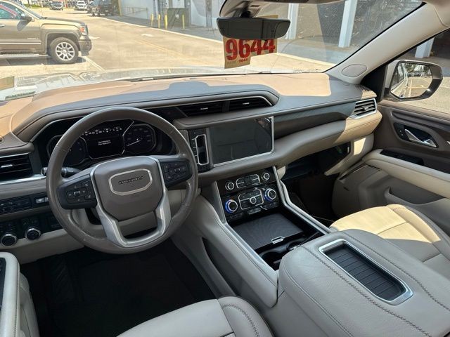 GMC Yukon XL Vehicle Full-screen Gallery Image 14