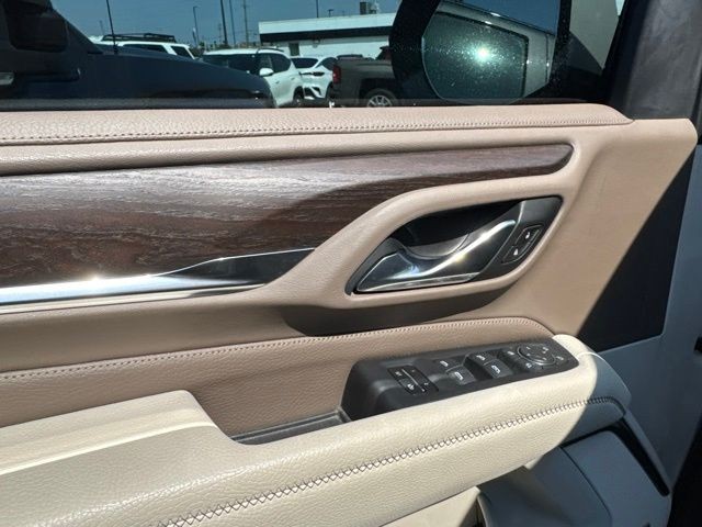 GMC Yukon XL Vehicle Full-screen Gallery Image 20