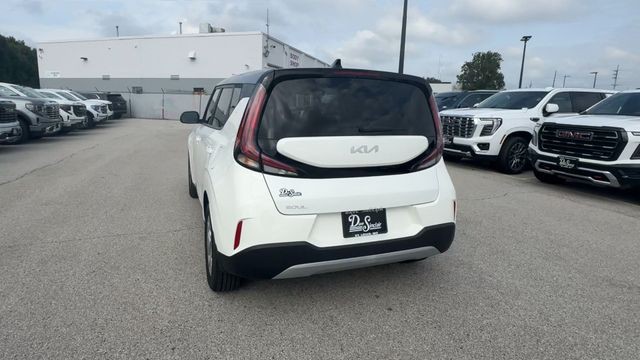 Kia Soul Vehicle Full-screen Gallery Image 10