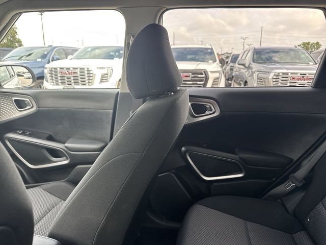 Kia Soul Vehicle Full-screen Gallery Image 17