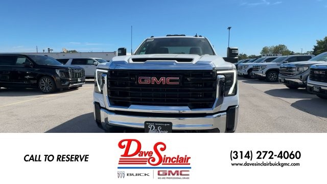 GMC Sierra 3500HD Vehicle Full-screen Gallery Image 04