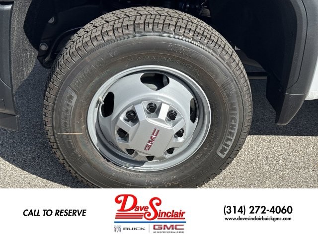GMC Sierra 3500HD Vehicle Full-screen Gallery Image 10
