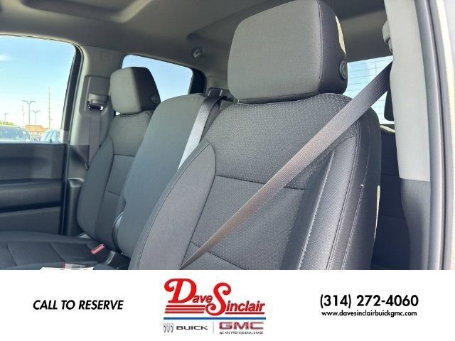 GMC Sierra 3500HD Vehicle Full-screen Gallery Image 11