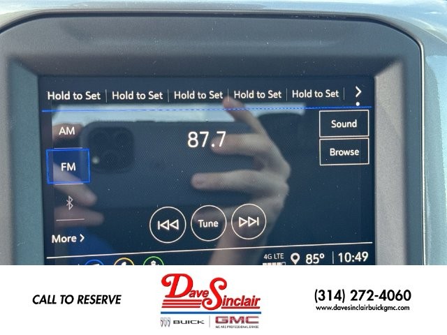 GMC Sierra 3500HD Vehicle Full-screen Gallery Image 16