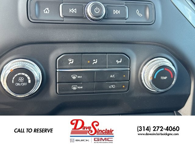 GMC Sierra 3500HD Vehicle Full-screen Gallery Image 18