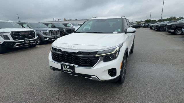 Kia Seltos Vehicle Full-screen Gallery Image 05