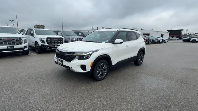 Kia Seltos Vehicle Full-screen Gallery Image 06