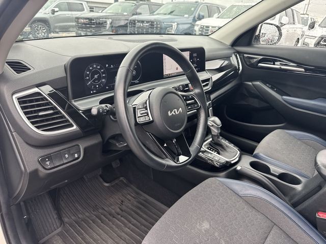 Kia Seltos Vehicle Full-screen Gallery Image 13