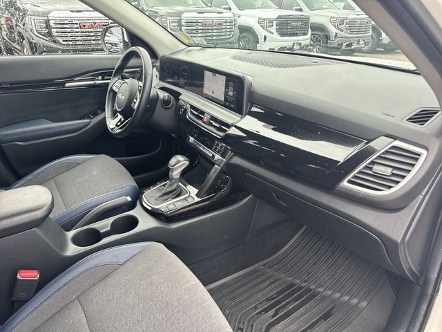 Kia Seltos Vehicle Full-screen Gallery Image 32