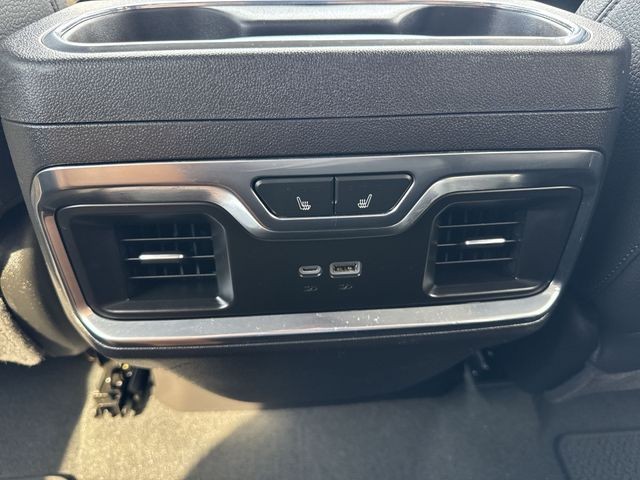 GMC Sierra 1500 Vehicle Full-screen Gallery Image 26