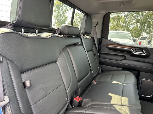 GMC Sierra 1500 Vehicle Full-screen Gallery Image 32