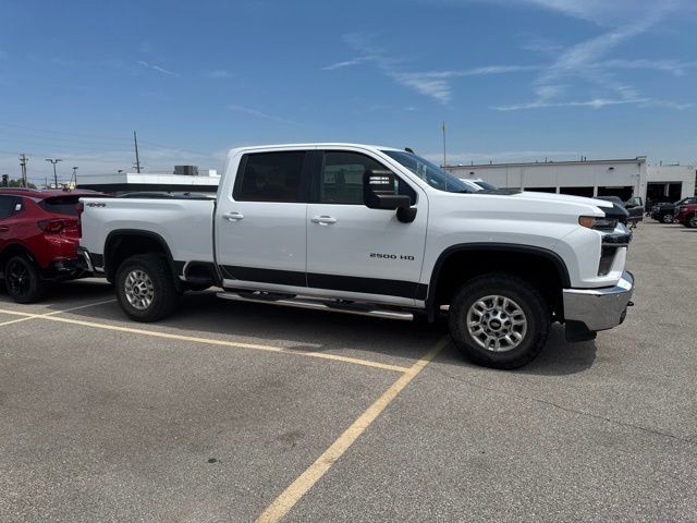 Chevrolet Silverado 2500HD Vehicle Full-screen Gallery Image 09