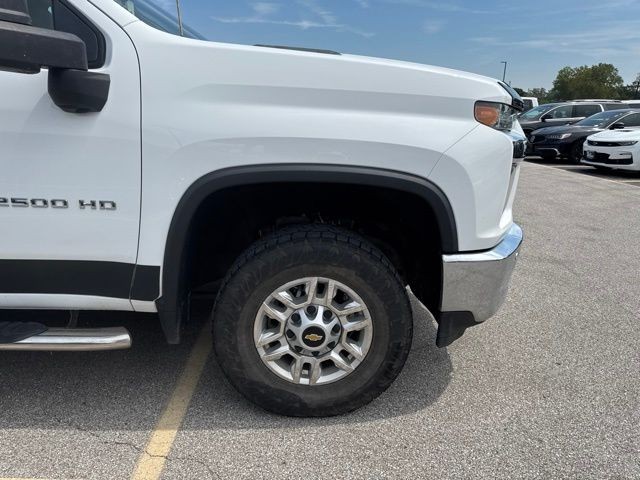 Chevrolet Silverado 2500HD Vehicle Full-screen Gallery Image 10