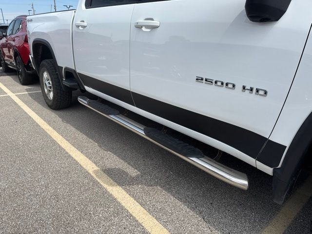 Chevrolet Silverado 2500HD Vehicle Full-screen Gallery Image 11