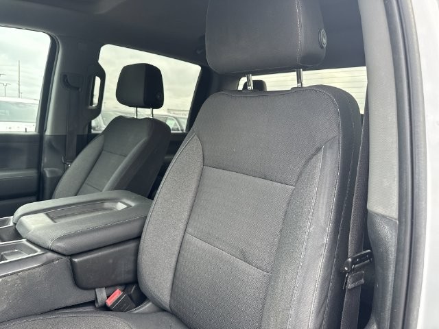 Chevrolet Silverado 2500HD Vehicle Full-screen Gallery Image 22