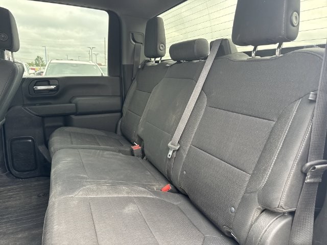 Chevrolet Silverado 2500HD Vehicle Full-screen Gallery Image 27