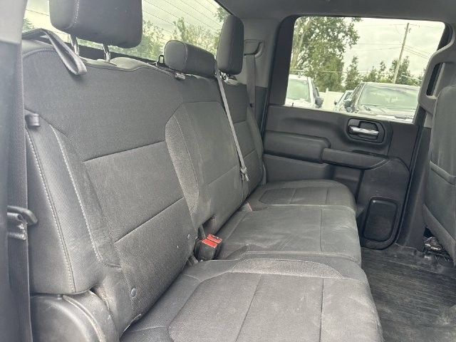 Chevrolet Silverado 2500HD Vehicle Full-screen Gallery Image 29