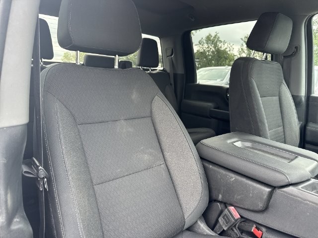 Chevrolet Silverado 2500HD Vehicle Full-screen Gallery Image 30