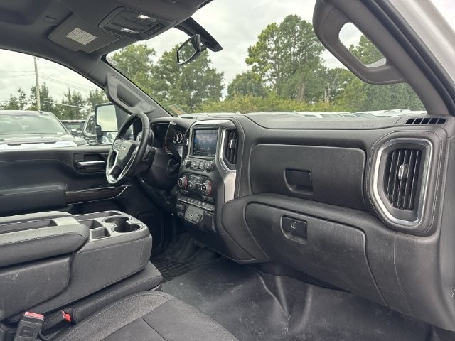 Chevrolet Silverado 2500HD Vehicle Full-screen Gallery Image 31