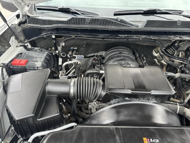 Chevrolet Silverado 2500HD Vehicle Full-screen Gallery Image 32