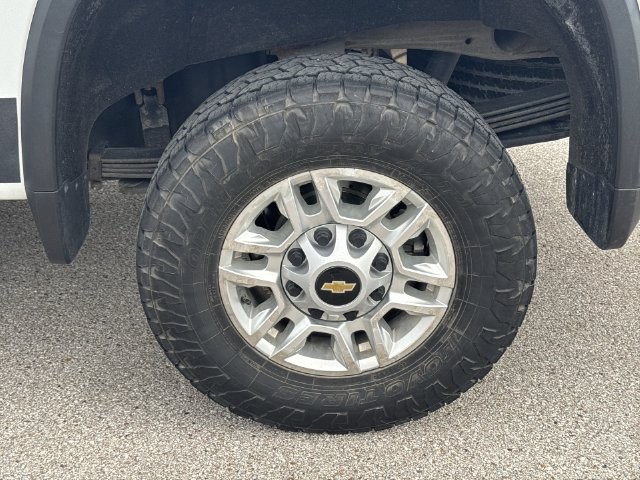 Chevrolet Silverado 2500HD Vehicle Full-screen Gallery Image 35
