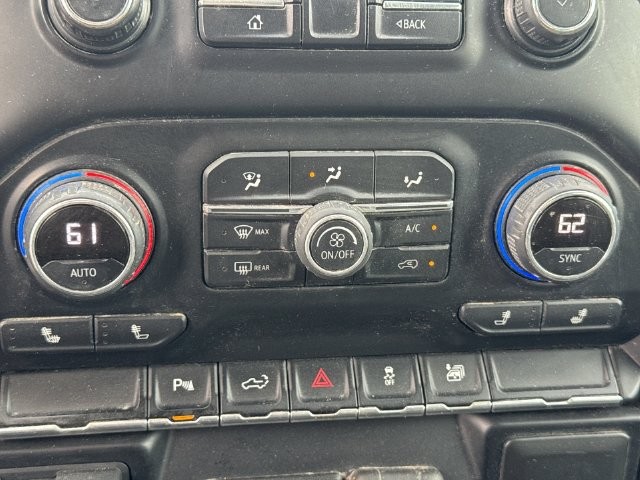 Chevrolet Silverado 2500HD Vehicle Full-screen Gallery Image 37