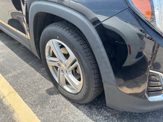 GMC Terrain Vehicle Full-screen Gallery Image 09