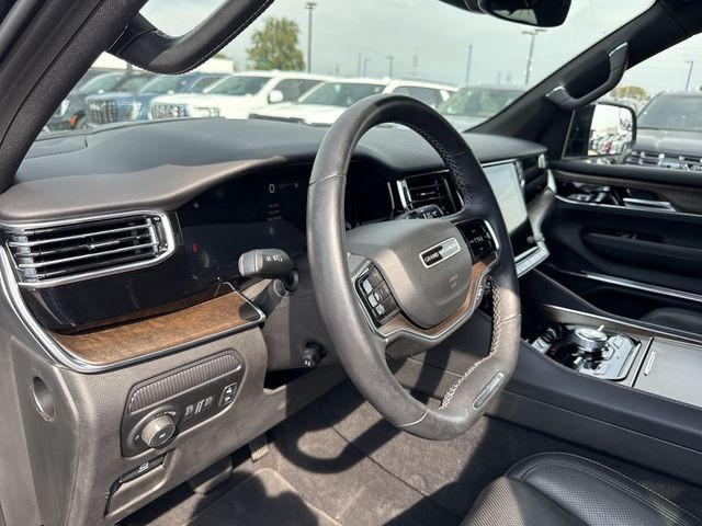 Jeep Grand Wagoneer Vehicle Full-screen Gallery Image 13