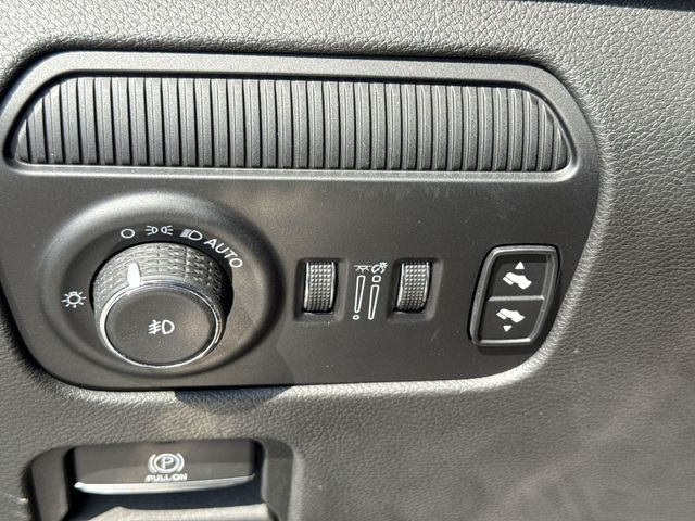 Jeep Grand Wagoneer Vehicle Full-screen Gallery Image 22