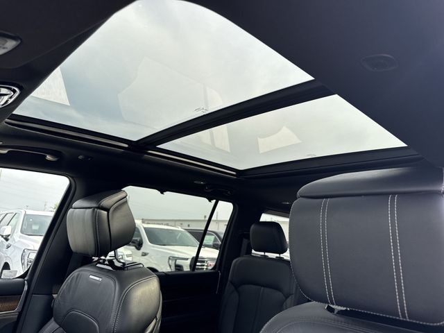 Jeep Grand Wagoneer Vehicle Full-screen Gallery Image 23