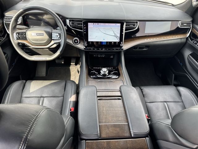Jeep Grand Wagoneer Vehicle Full-screen Gallery Image 25